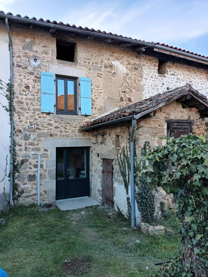 Le Gite Du Puits Brigueuil Exterior foto
